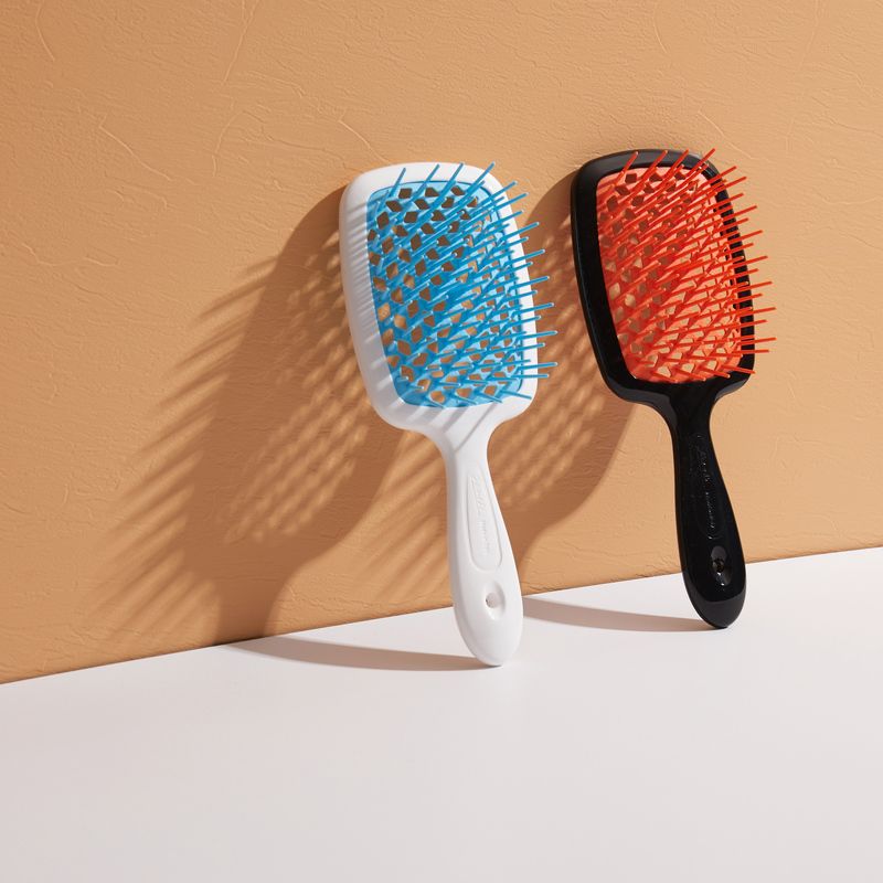 предметная съемка, минимализм Инструменты мастера по волосам фото превью