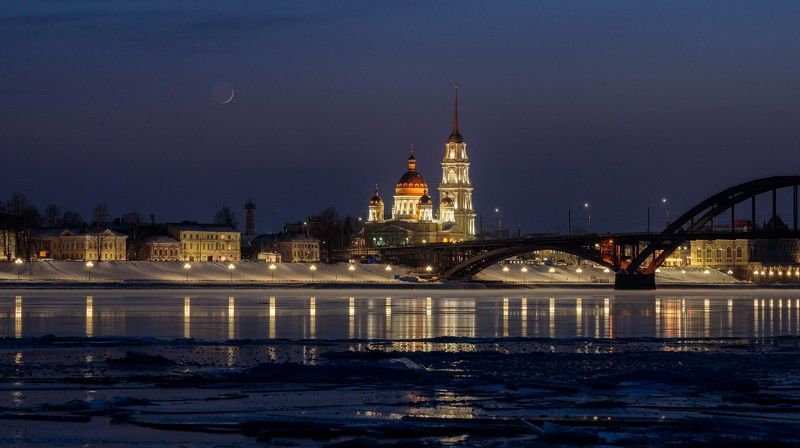 луна, рыбинск, городской_пейзаж Вечерний Рыбинск. Молодая Луна. фото превью