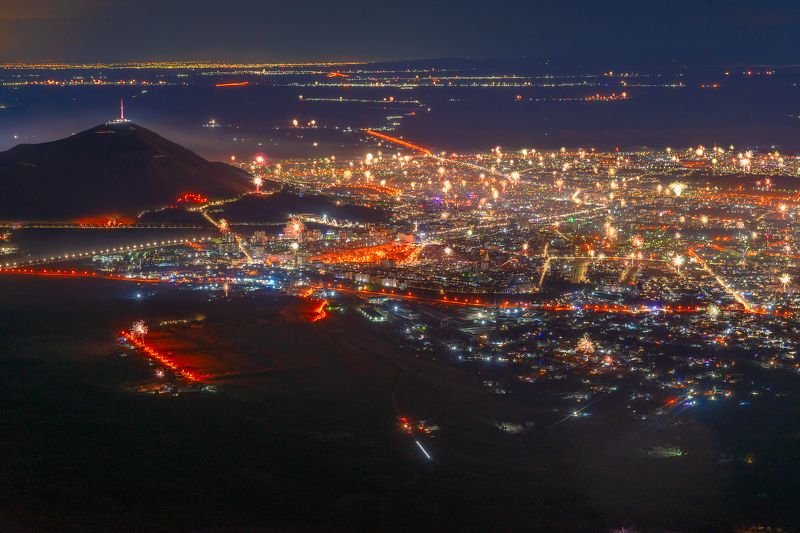 пятигорск,машук,бештау,новый год,пейзаж,праздник,город Новогодний Пятигорск  с высоты птичьего полета фото превью