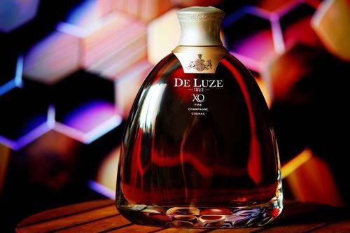 DE LUZE XO