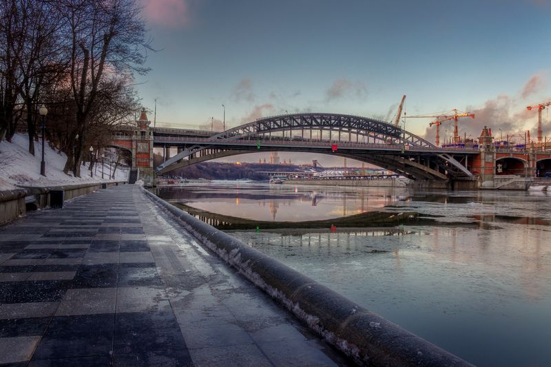 Москва, Москва-река, расвет Ранним утром у Андреевского моста фото превью