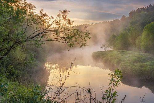 Золотой рассвет на реке