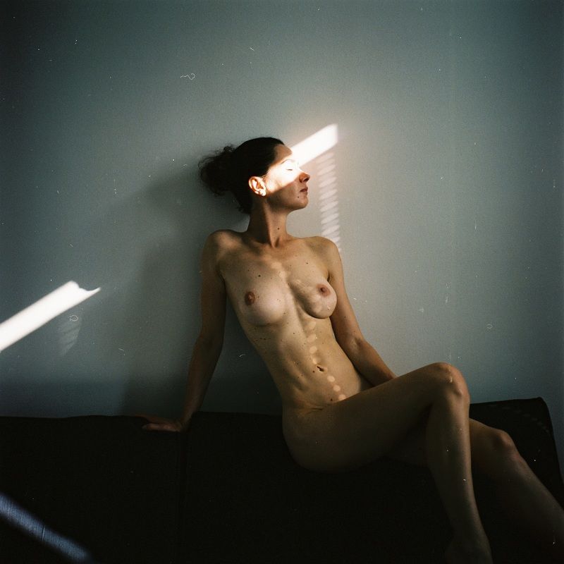 art, nude, film, analogue, sensual, sensuality, sexy, erotic, naked, female, young, woman, beautiful, love, studio, natural, light, room, home, intimacy, intimate, pose, posing, model, * * * фото превью