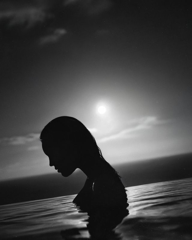 By moonlight фото превью