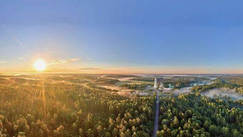 Солнце встало над землей