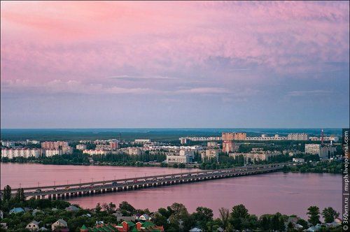 Розовый