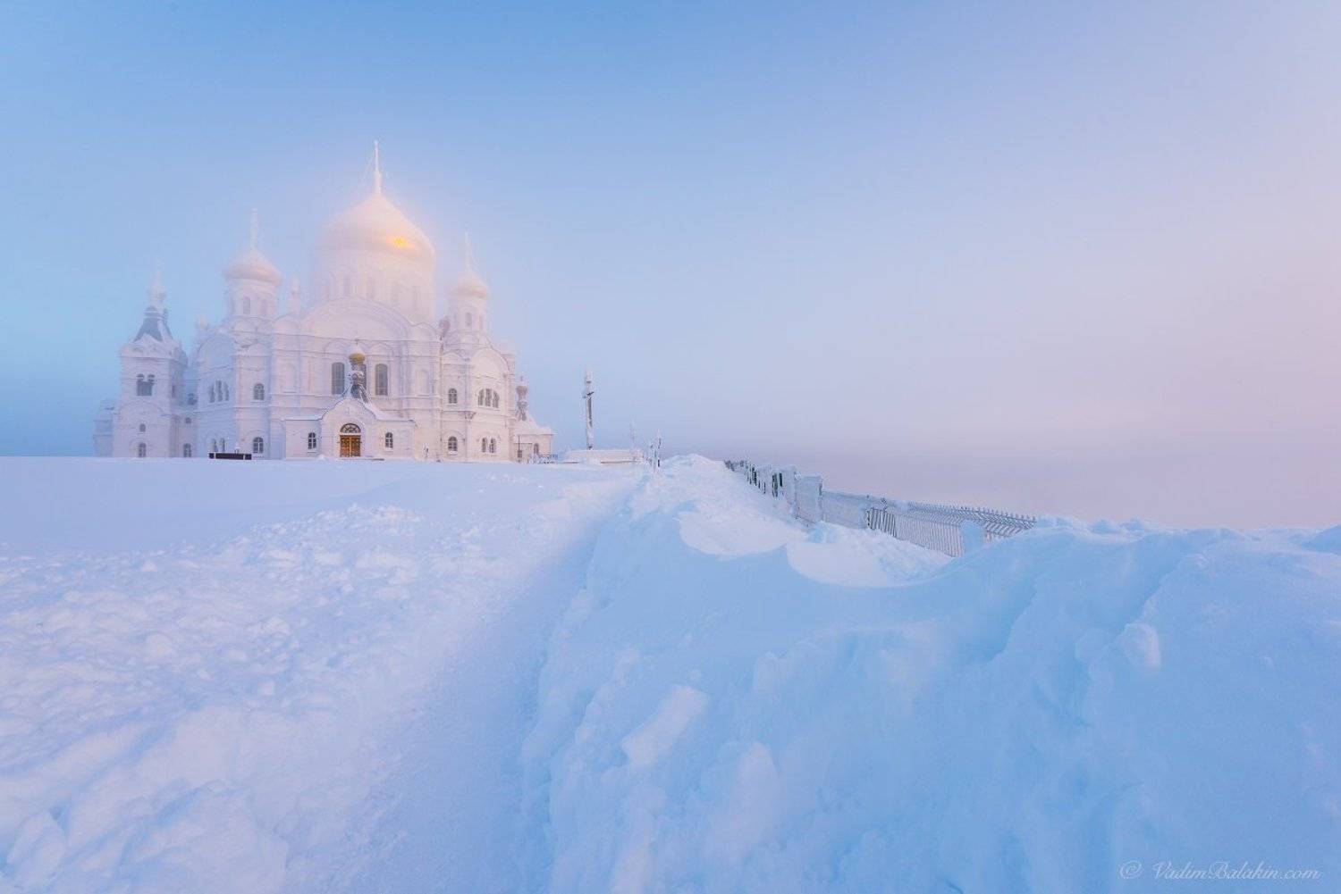Белогорский монастырь, Зимний пейзаж, Монастырь, Мороз, Пейзаж, Пермский край, Рассвет, Русская зима, Русский пейзаж, Снег, Урал, Церковь, Вадим Балакин