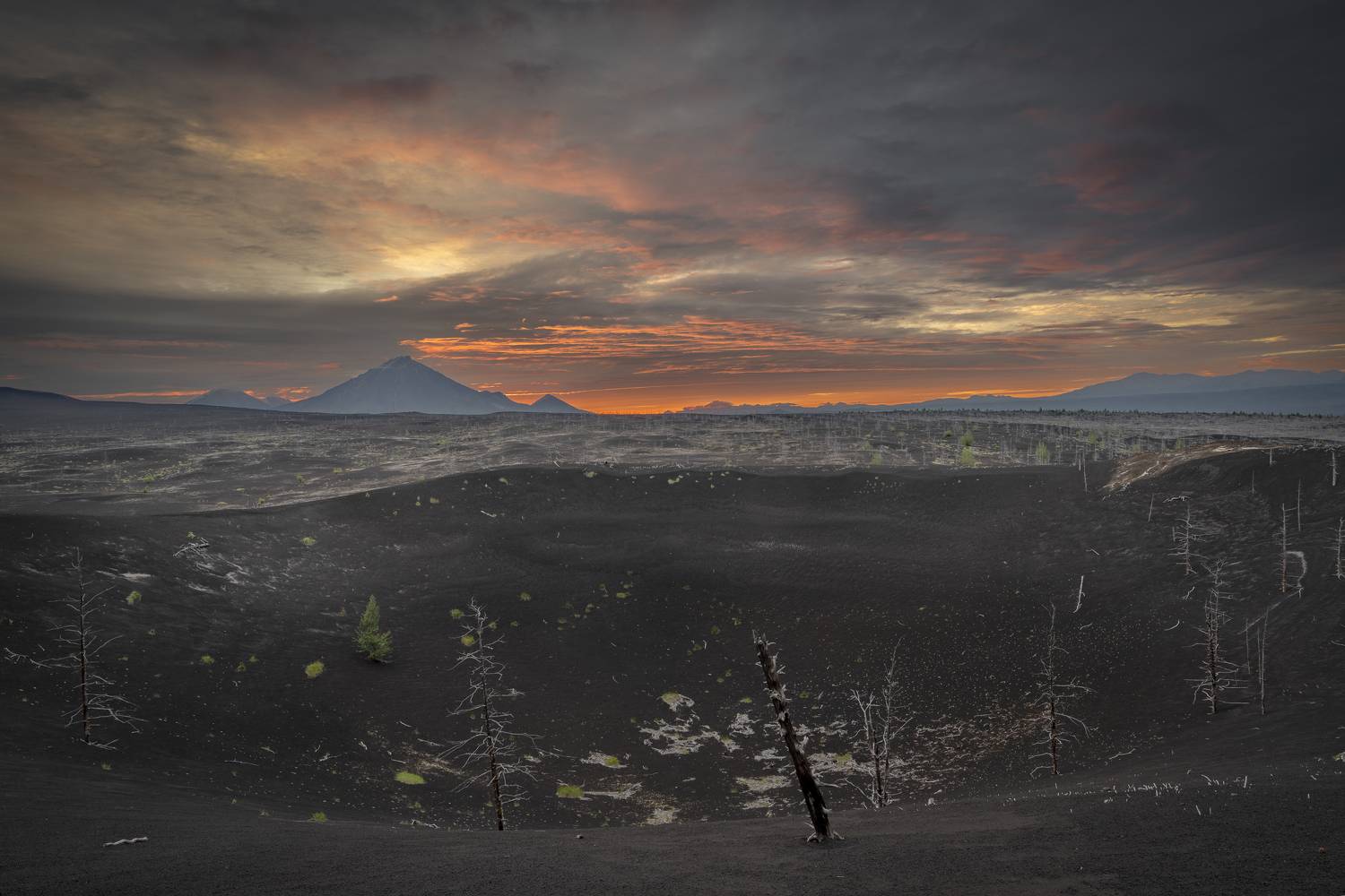 камчатка, рассвет, толбачик, мертвый лес, вулканический песок, Mikhail Ioannisian