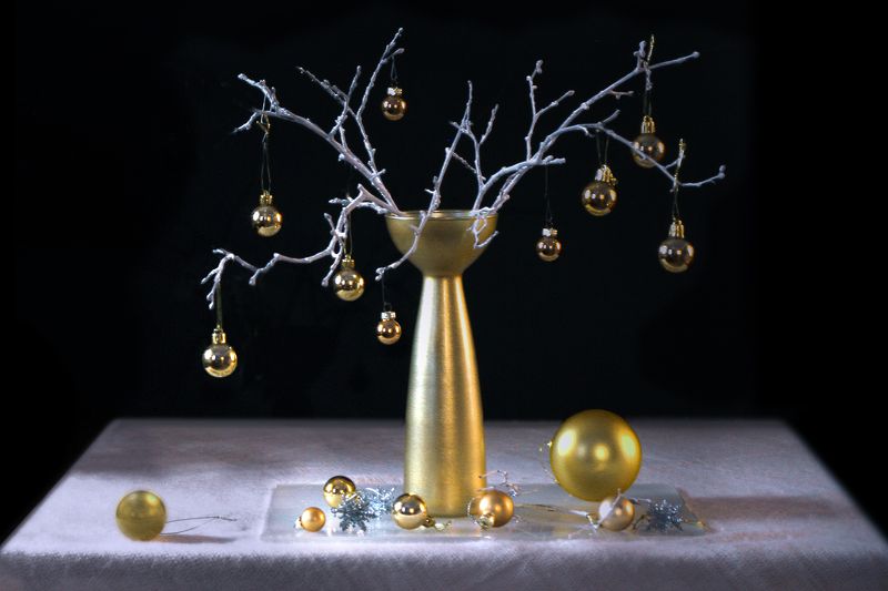 С золотыми шариками фото превью