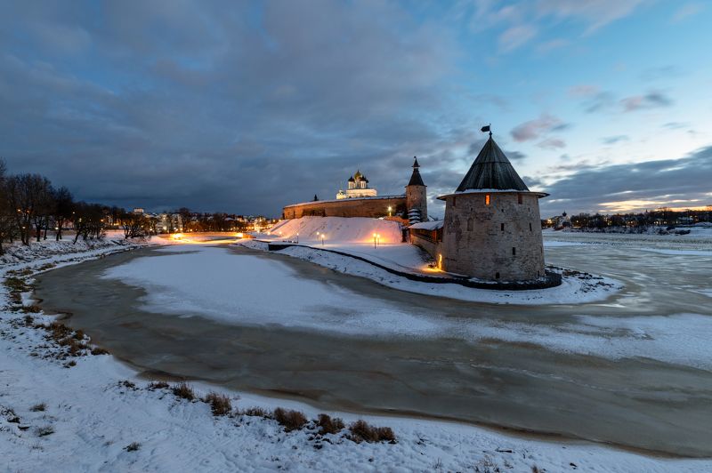 псков, кром, псковский кремль Псковский кремль на закате фото превью
