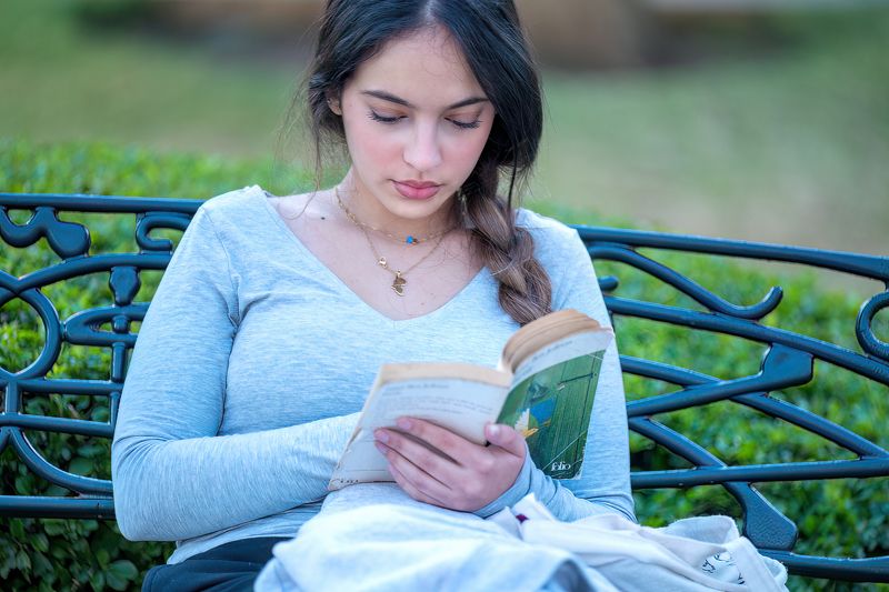 portrait, Morocco, Moroccan, girl, reading, bibliophile, book lover, day portrait, natural light, travel A Bibliophile фото превью