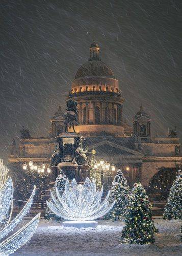 Метель на Исаакиевской площади