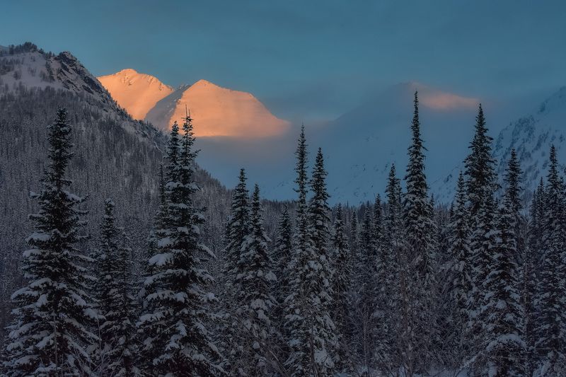 Зимнее утро на Кузнецком Алатау фото превью