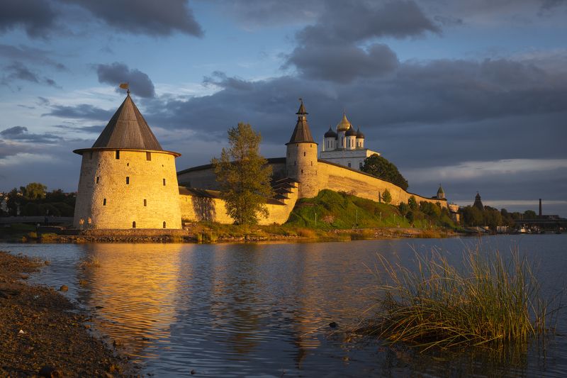 псков, кремль, закат Псковский кремль фото превью