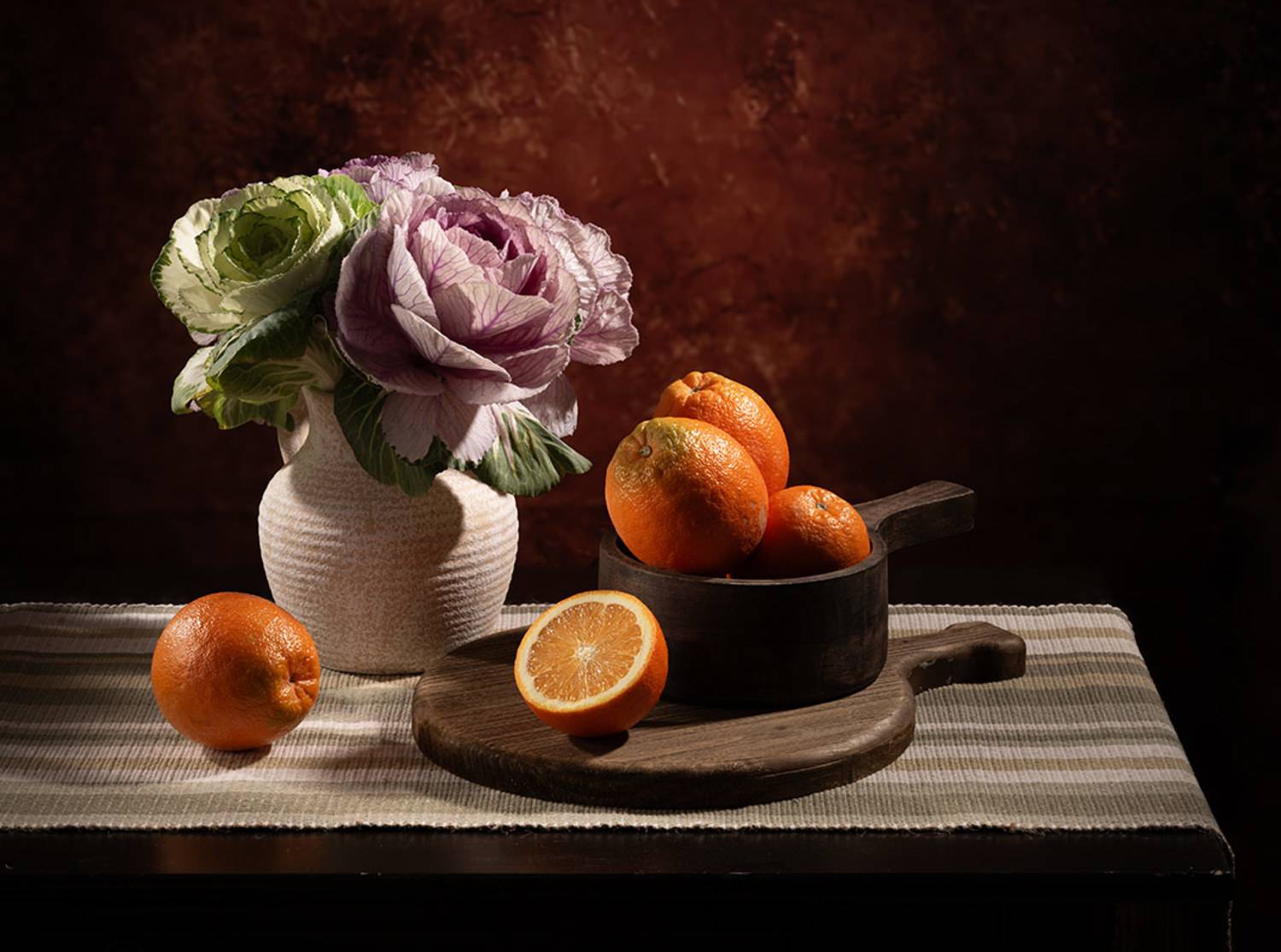 ваза, капуста, апельсины, разделочная доска., Рут