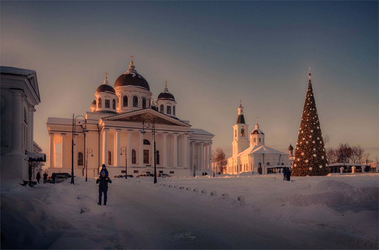 церкви колокольни площадь люди, Вера Петри