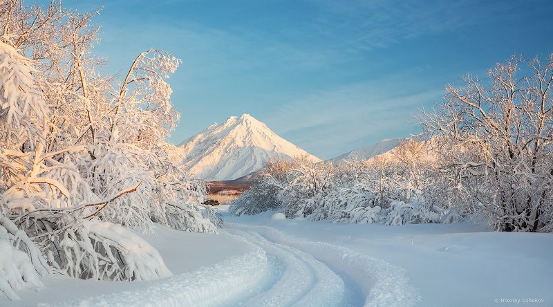 Камчатка, зима, снег, вулканы после пурги фото превью