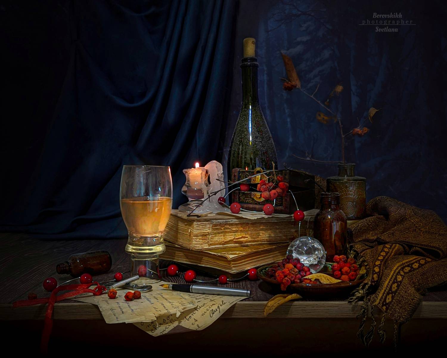 натюрморт, darkphoto, food photo, фуд фото, ягоды, вино, бокал, свеча, книги, фото на телефон, Боровских Светлана