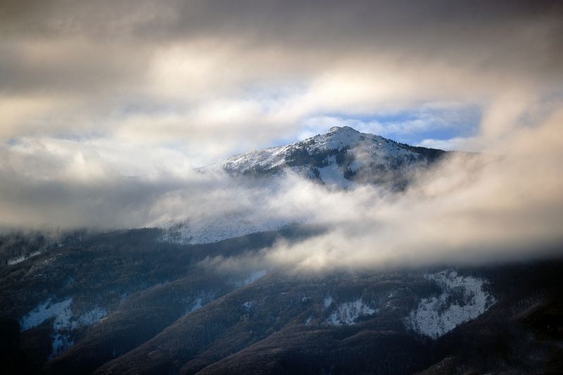 Вид на гору Витоша из Софии. Январь 2025 г. фото превью