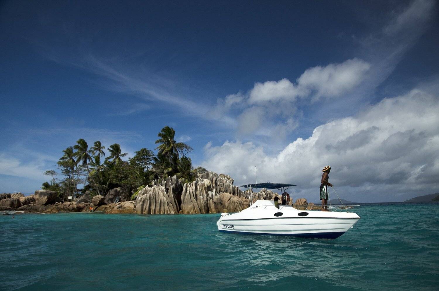 необитаемый, остров, океан, глыба, горы, скалы, катер, лодка, абориген , Марина Мудрова