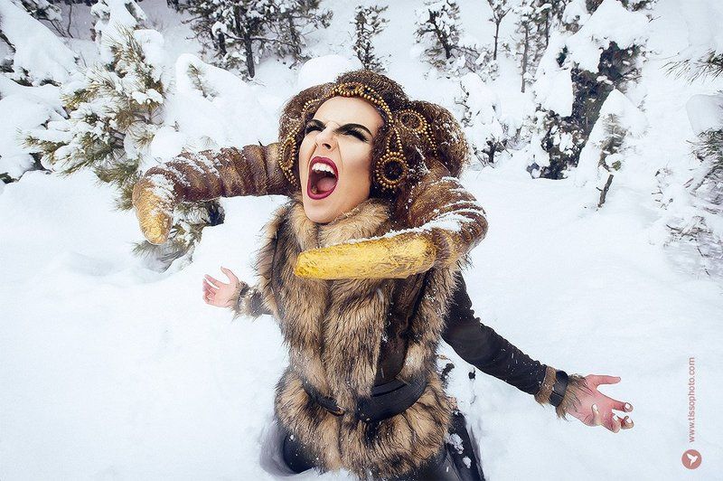 Портрет, девушка, минотавр, существо, рога, копыта, украшения, образ, зима, снег, лес, холод Minotaur фото превью