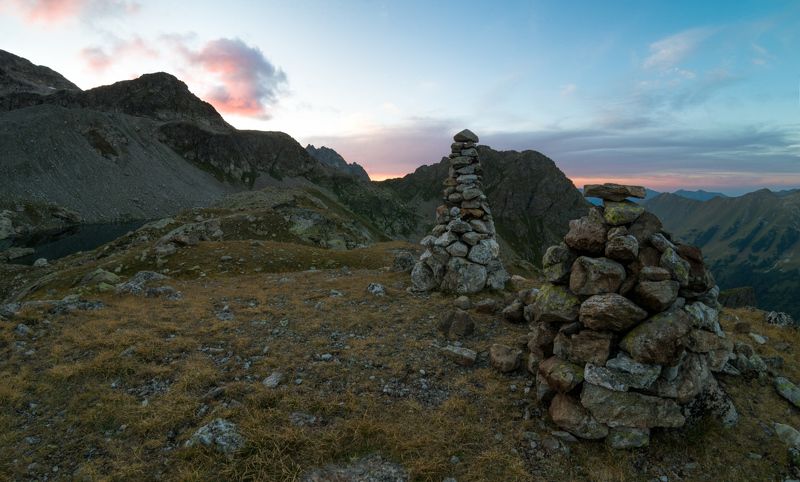Закат у камней фото превью