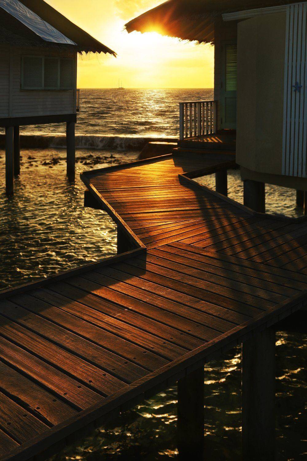 Балки, Бунгало, Домик, Дорожка, Закат, Крыша, Лучи, Мальдивские острова, Настил, Океан, Тень, ALLA SOKOLOVA