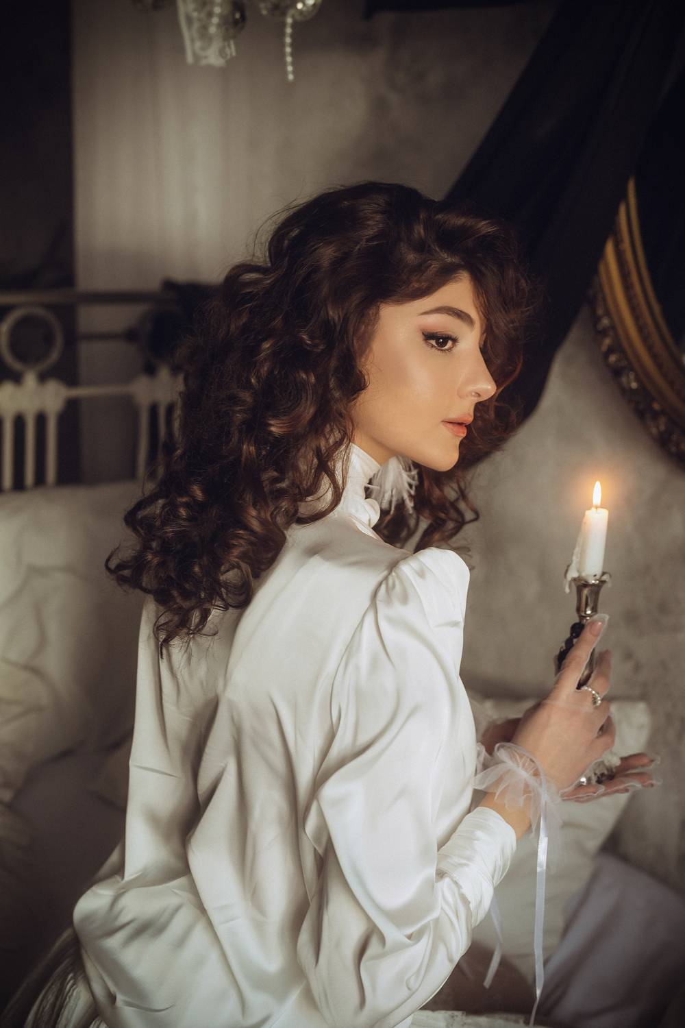 девушка,женский портрет, портрет, глаза, женская аура, кудри, святки, свеча, магия, зеркало, Светлана