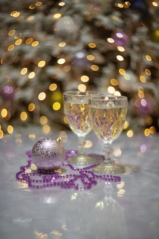 ёлочный шарик, боке, гирлянда, бокалы шампанского, новый год Новогоднее (часть 2) фото превью