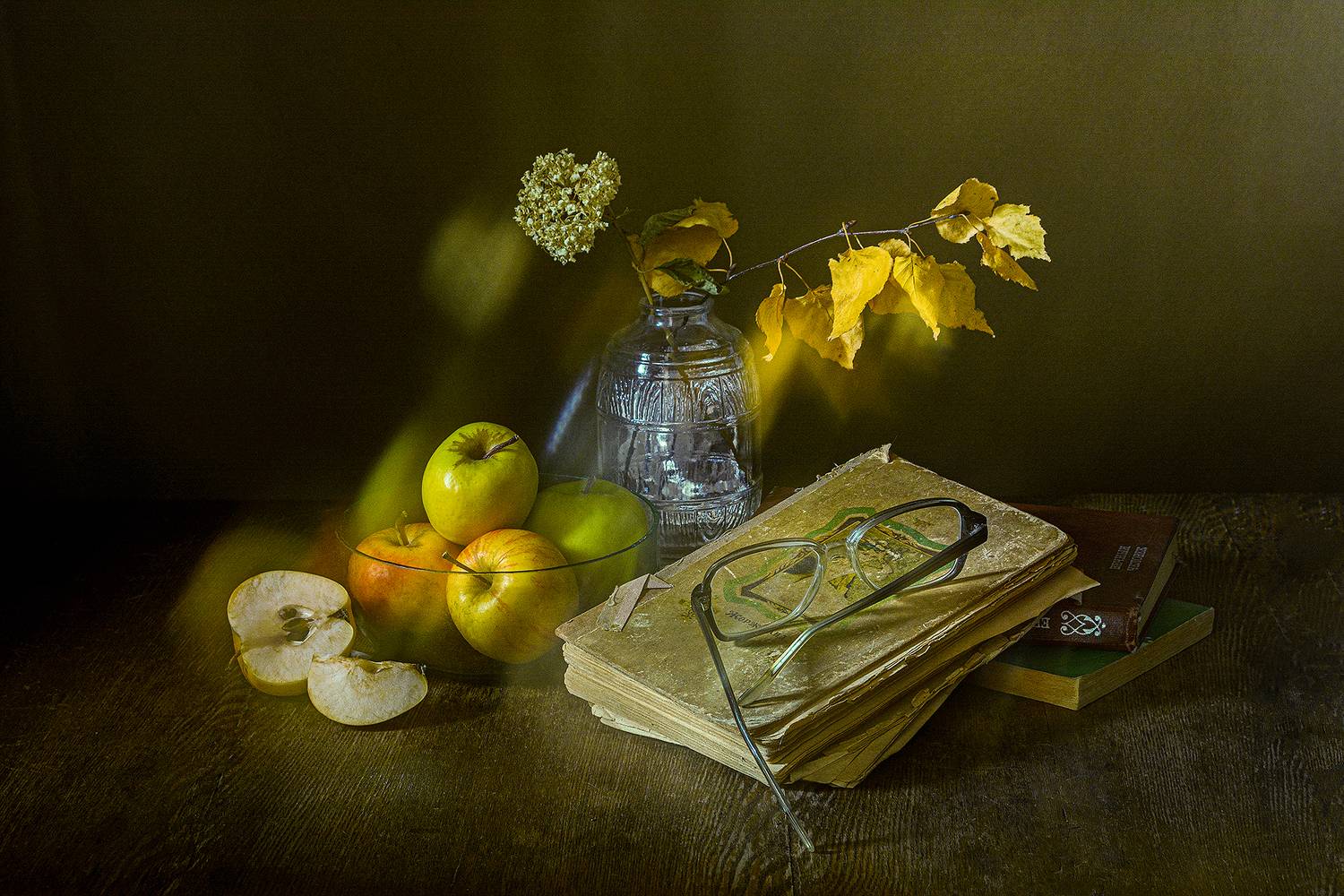 книги, яблоки, ветки, кофе, чашка, осень, Алексей Бычков