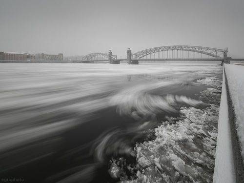 Невский ледоход 2024 - Большеохтинский мост