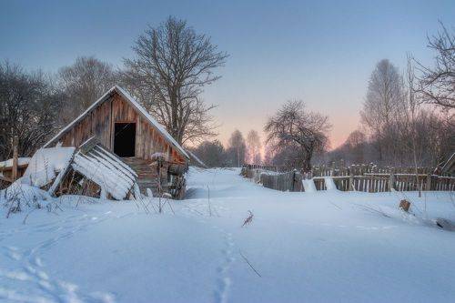 Зимний рассвет в деревне