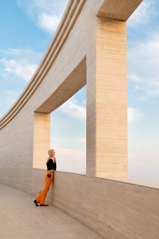 architecture, portrait O фото превью