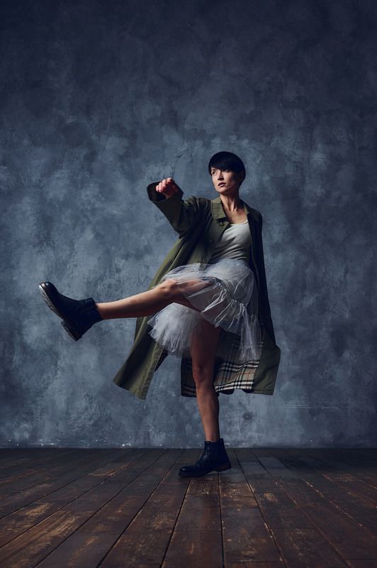 девушка, движение, плащ, динамика, юбка Kate фото превью