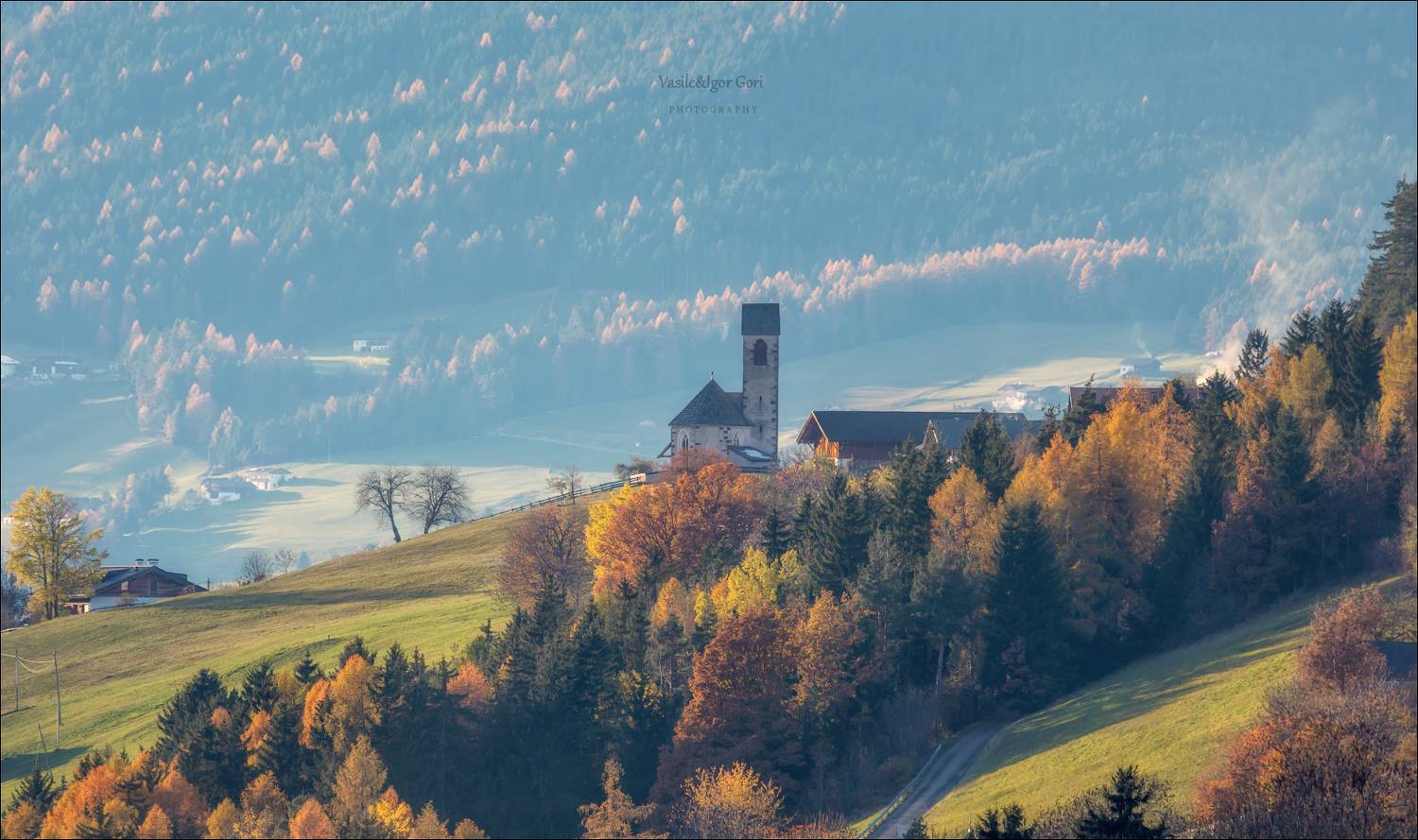 доломитовые альпы,santa maddalena,деревня,val di funes,осень,odle,италия,alps,ranui,san giovanni,церквушка,hills,, Гори Василий