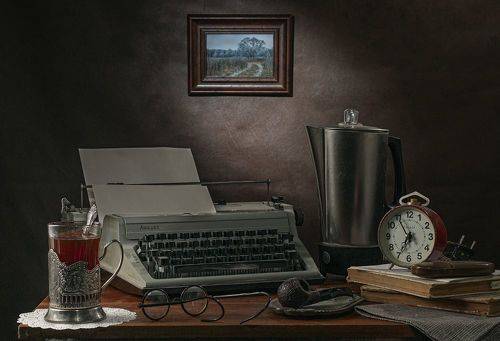 Предметная композиция с пишушей машинкой