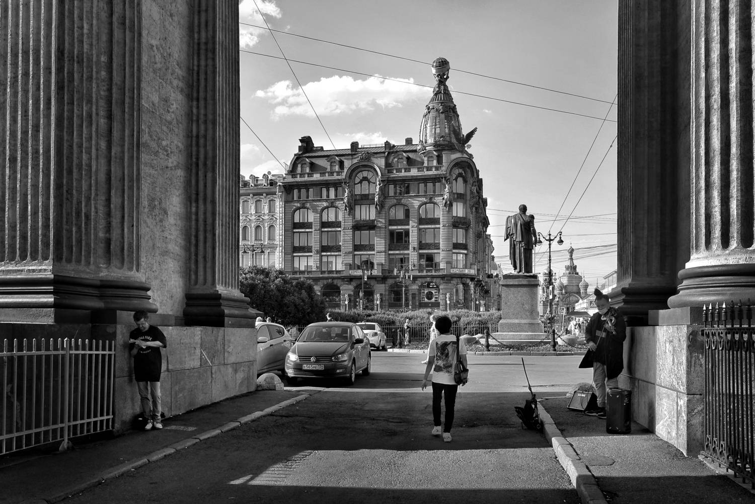 Читатель, прохожий, музыкант, город, проход, архитектура, Зорин Миша