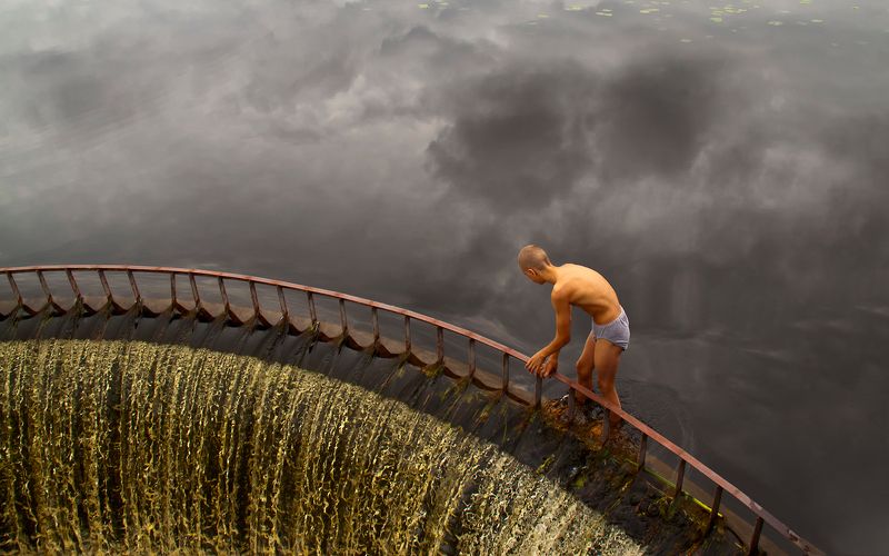 lake,dam, man,reflection Sky underfoot фото превью