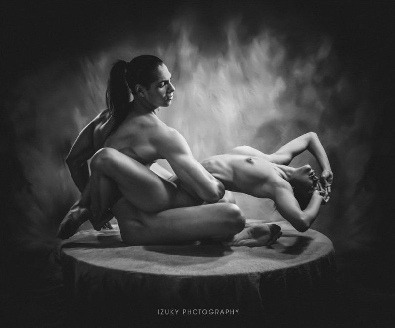 #izukyphotography #cuba #havana #artisticnude #nudeart #fineartnude #nudephotography #nudemodel #bodyart #sensualart #nudeportrait #blackandwhitenude #artisticphotography #humanformart #nudeartphotography #bodypositiveart #fineartphotography #minimalnudea  фото превью