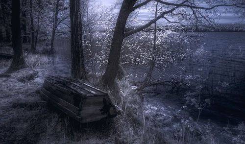 Берег весенних лодок