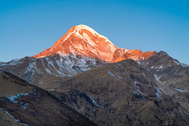 Грузия, Казбеги, Степанцминда, гора Казбек, Georgia Рассвет у горы Казбек фото превью