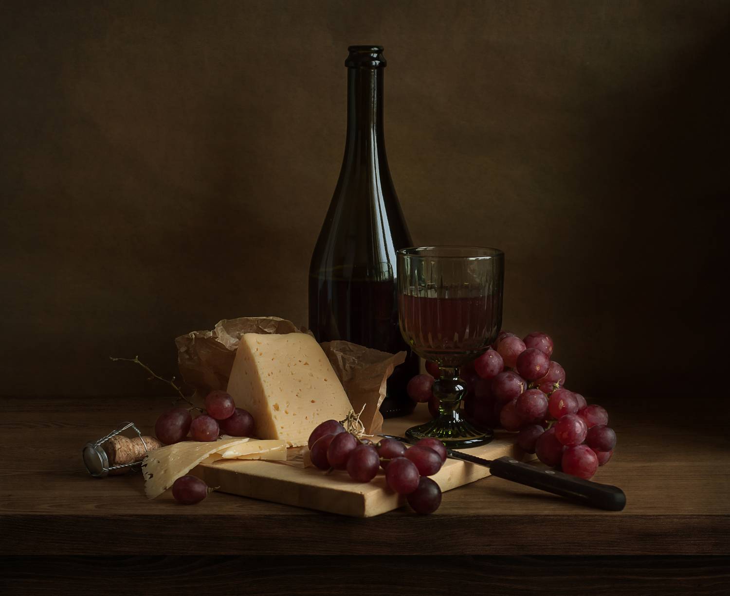 виноград, сыр, вино, разделочная доска, нож., Ирина Бабенкова