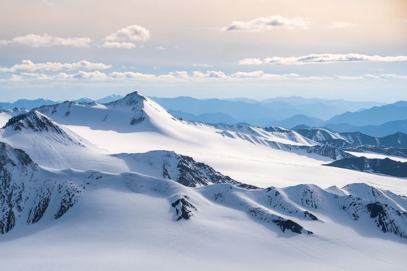Якутия, Сунтар-Хаята, горы, снег Вид с вершины Мус-Хаи фото превью