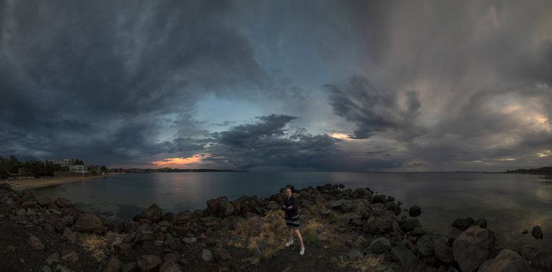 Девушка и море фото превью