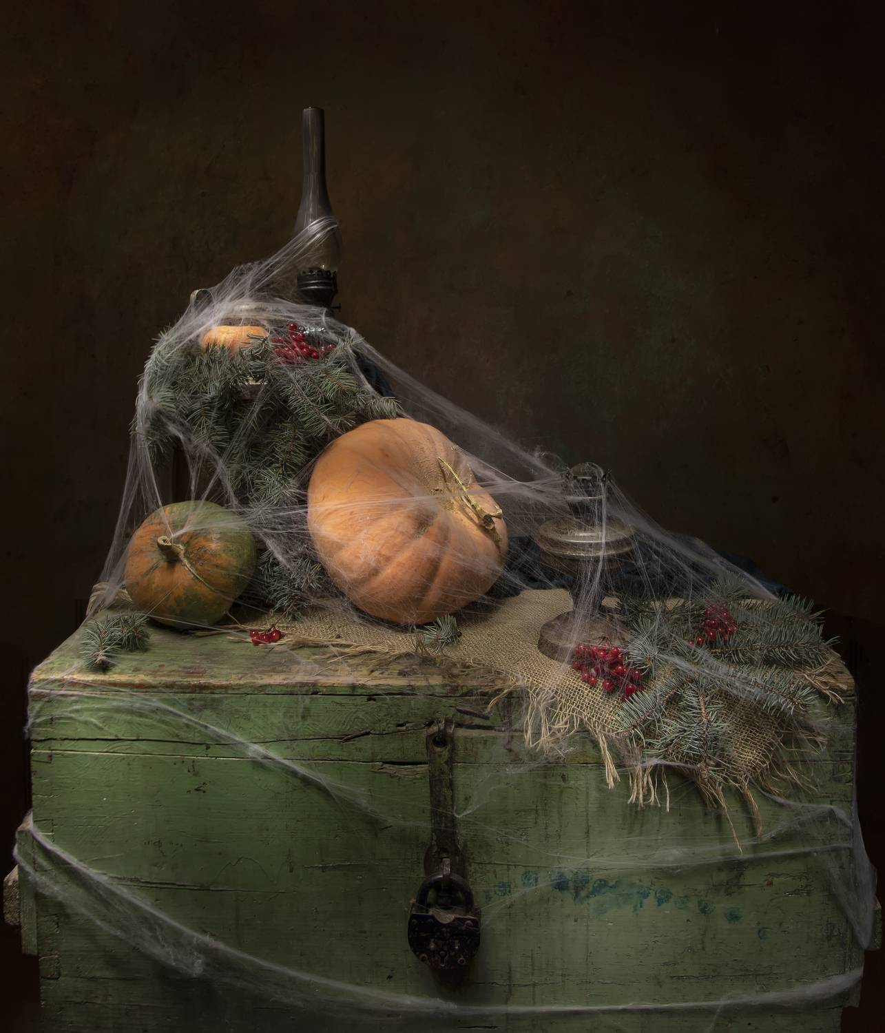 натюрморт, сундук, тыква, керосинка, калина, ель, Татьяна Феденкова