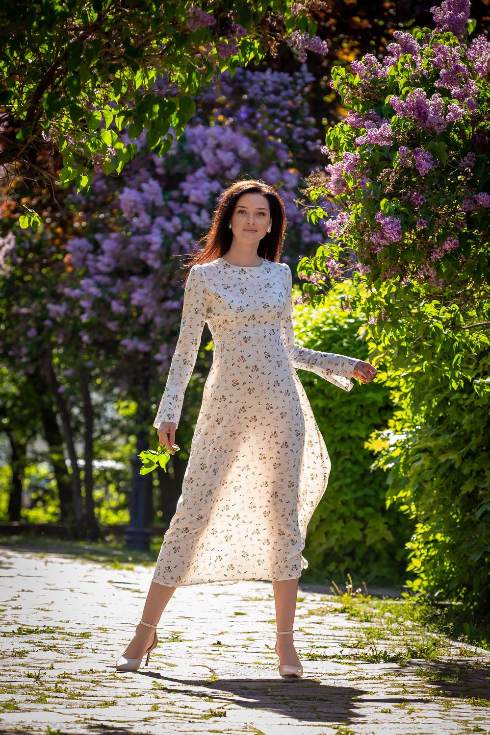 девушка, сирень, весна, май, цветы, город, длинные ноги, платье на просвет, Максимов Алексей