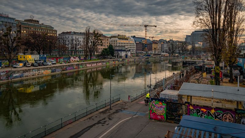 the River Bank фото превью