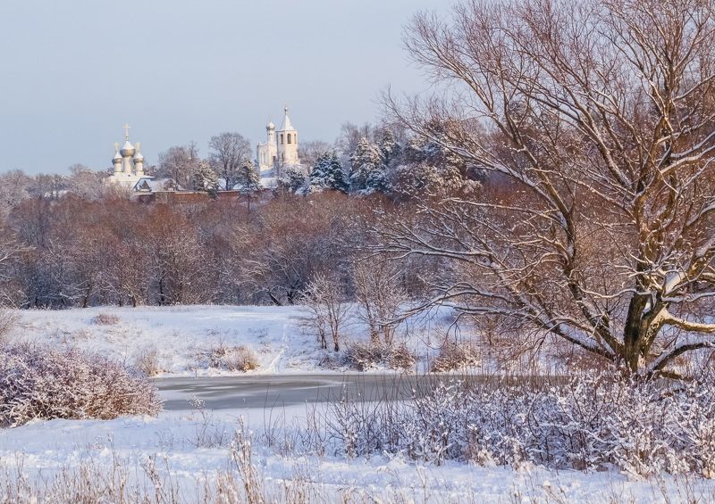 Вблизи монастыря фото превью