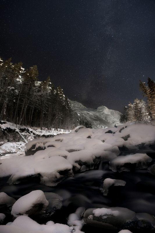 Ночь, горы, звезды, млечный путь, ночной пейзаж, астрофотография, кавказ, Приэльбрусье, река, зима Ночными тропами фото превью