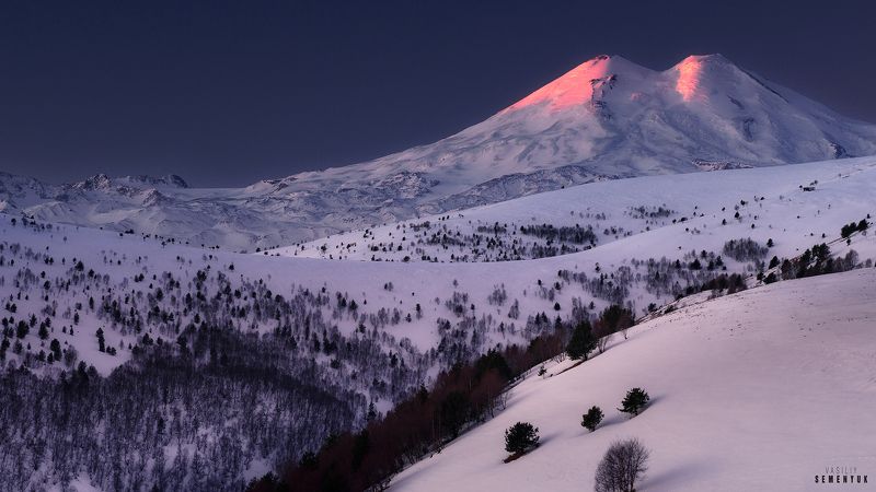 Эльбрус зимним утром. фото превью